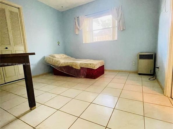 8203 NW 73rd Ter, Tamarac FL 33321