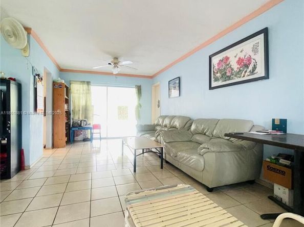 8203 NW 73rd Ter, Tamarac FL 33321