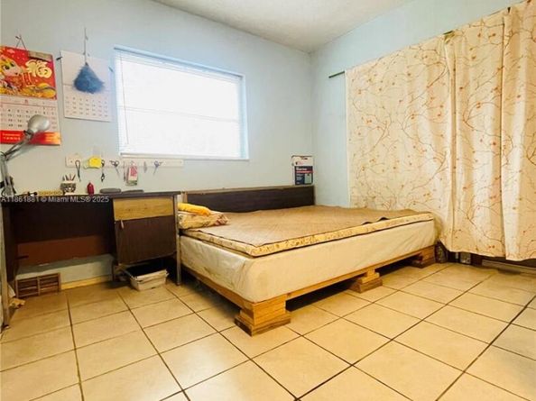 8203 NW 73rd Ter, Tamarac FL 33321