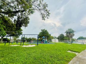 8203 NW 73rd Ter, Tamarac FL 33321
