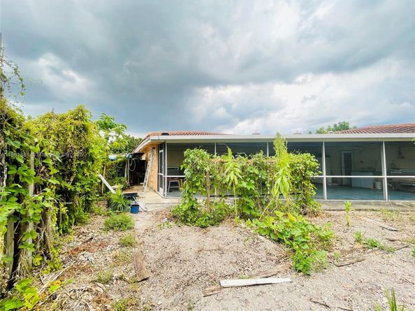 8203 NW 73rd Ter, Tamarac FL 33321