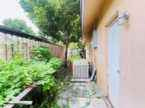 8203 NW 73rd Ter, Tamarac FL 33321