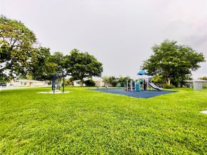 8203 NW 73rd Ter, Tamarac FL 33321