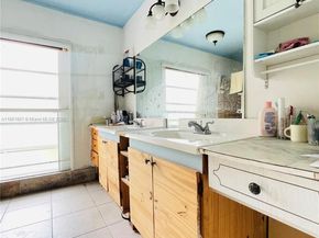 8203 NW 73rd Ter, Tamarac FL 33321