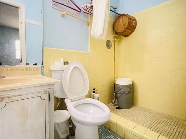 8203 NW 73rd Ter, Tamarac FL 33321