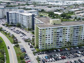 4400 Hillcrest Dr 916B, Hollywood FL 33021