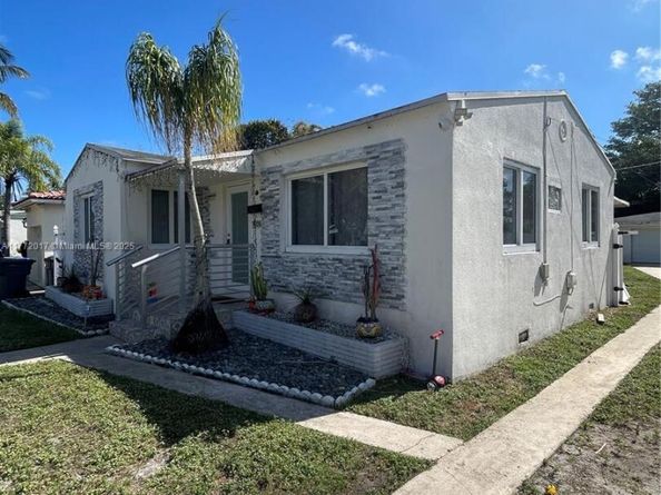 2542 Fillmore St, Hollywood FL 33020