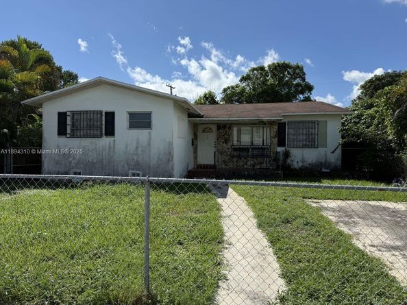 130 NW 48th St, Miami FL 33127