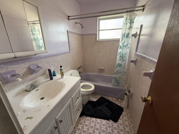 130 NW 48th St, Miami FL 33127