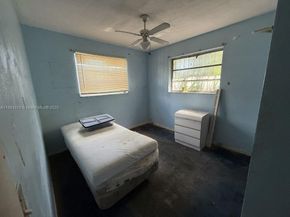 130 NW 48th St, Miami FL 33127