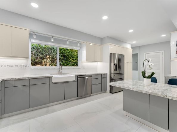 1410 Cleveland Rd, Miami Beach FL 33141