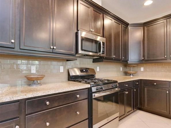 2910 NW 124th Way 2910, Sunrise FL 33323