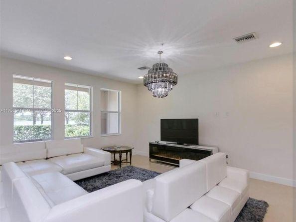 2910 NW 124th Way 2910, Sunrise FL 33323