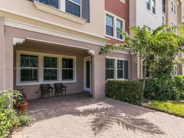 2910 NW 124th Way 2910, Sunrise FL 33323