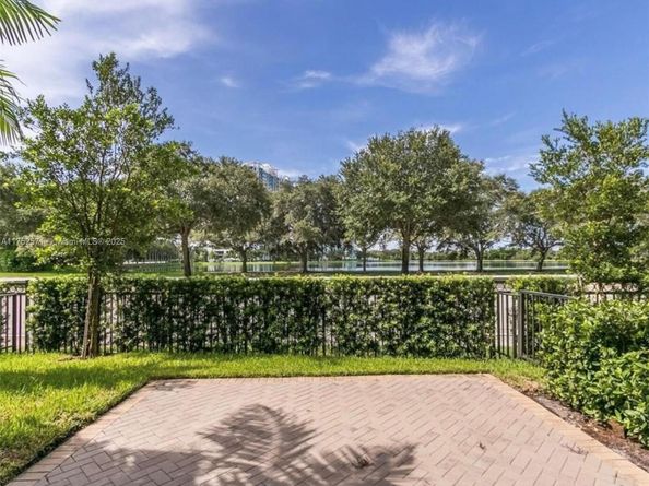 2910 NW 124th Way 2910, Sunrise FL 33323