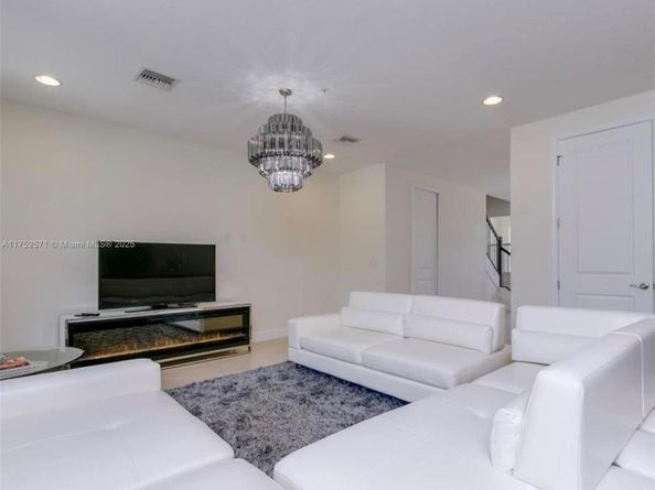 2910 NW 124th Way 2910, Sunrise FL 33323