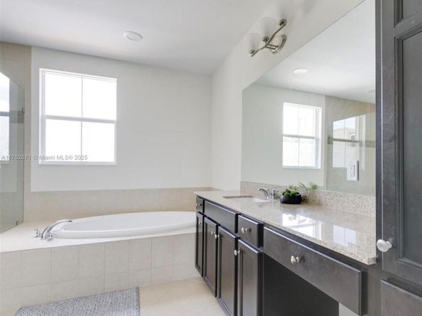 2910 NW 124th Way 2910, Sunrise FL 33323