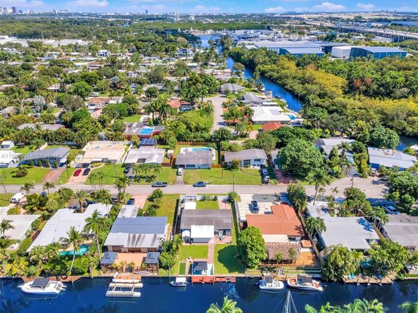 2631 Flamingo Ln, Fort Lauderdale FL 33312