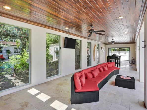 1017 Tyler St, Hollywood FL 33019