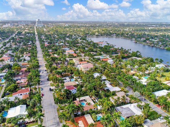 1017 Tyler St, Hollywood FL 33019