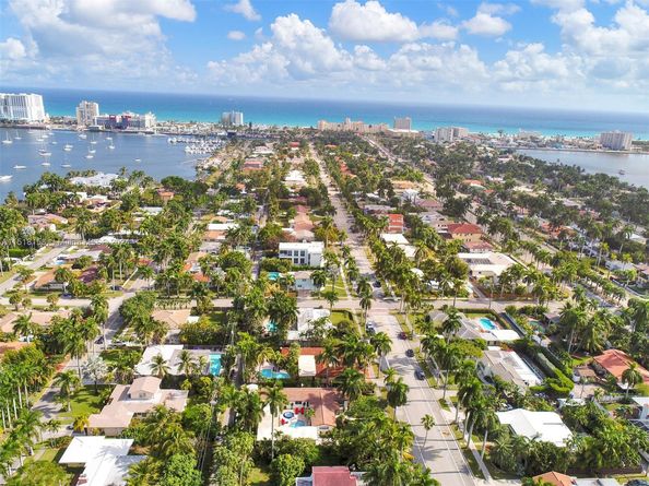 1017 Tyler St, Hollywood FL 33019