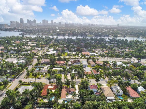 1017 Tyler St, Hollywood FL 33019