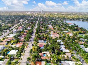 1017 Tyler St, Hollywood FL 33019