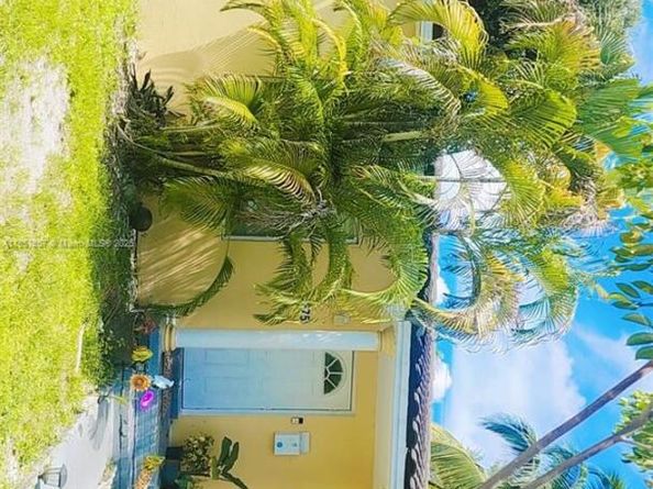 1675 NE 160th St, North Miami Beach FL 33162