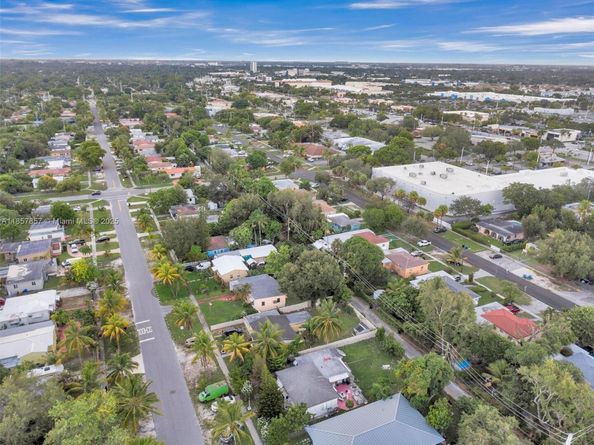1675 NE 160th St, North Miami Beach FL 33162