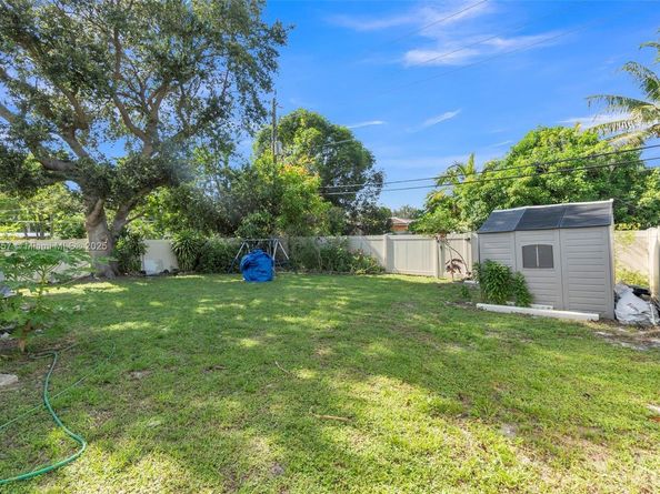 1675 NE 160th St, North Miami Beach FL 33162