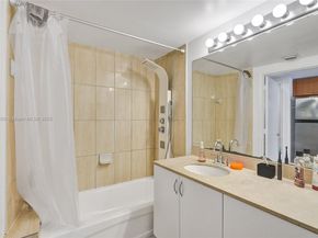 1750 N Bayshore Dr 4007, Miami FL 33132