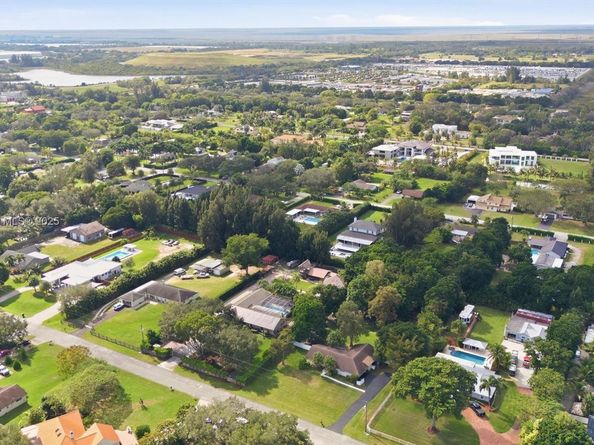 5601 SW 195th Ter, Southwest Ranches FL 33332