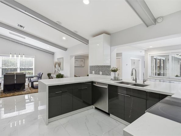 5601 SW 195th Ter, Southwest Ranches FL 33332