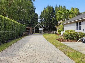 5601 SW 195th Ter, Southwest Ranches FL 33332