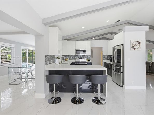 5601 SW 195th Ter, Southwest Ranches FL 33332