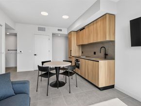 121 NE 5th Steet 3313, Miami FL 33132