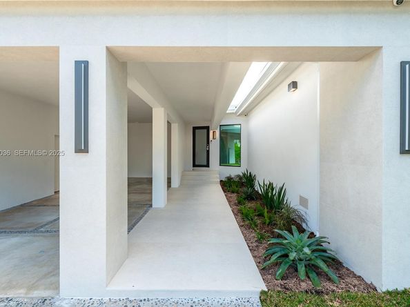 3141 N Bay Rd, Miami Beach FL 33140