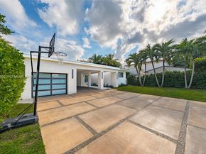 3141 N Bay Rd, Miami Beach FL 33140