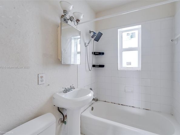 8301 NW 5th Ave 8301, Miami FL 33150