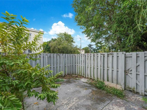 8301 NW 5th Ave 8301, Miami FL 33150