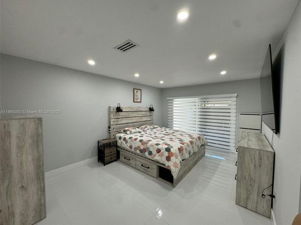 1051 NW 128th Ave, Miami FL 33182