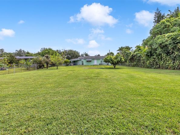 6820 SW 71st Ct, Miami FL 33143
