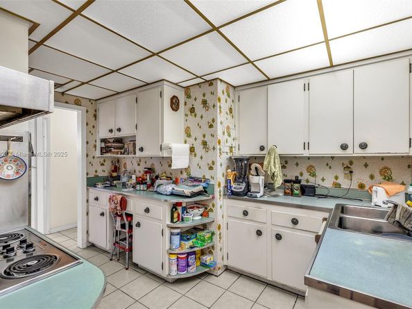 6820 SW 71st Ct, Miami FL 33143