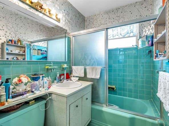 6820 SW 71st Ct, Miami FL 33143