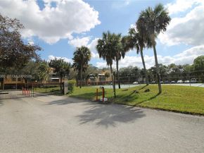 430 Commodore Dr 314, Plantation FL 33325