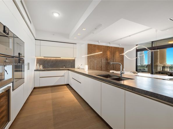 7065 Fisher Island Dr 7065, Miami Beach FL 33109