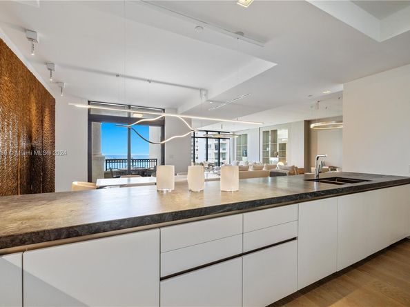7065 Fisher Island Dr 7065, Miami Beach FL 33109
