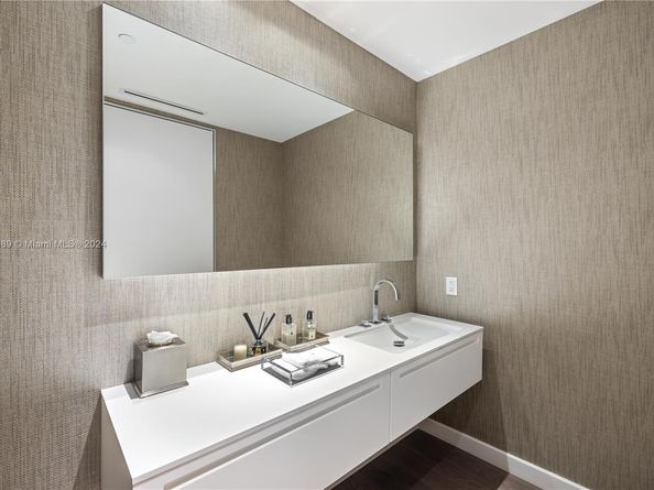 7065 Fisher Island Dr 7065, Miami Beach FL 33109