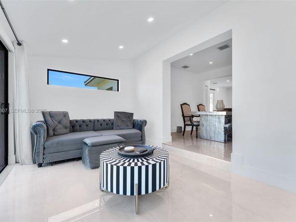 231 NE 45th St, Miami FL 33137