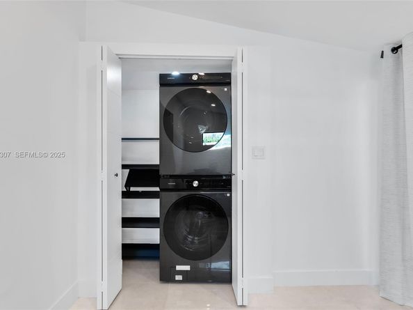 231 NE 45th St, Miami FL 33137